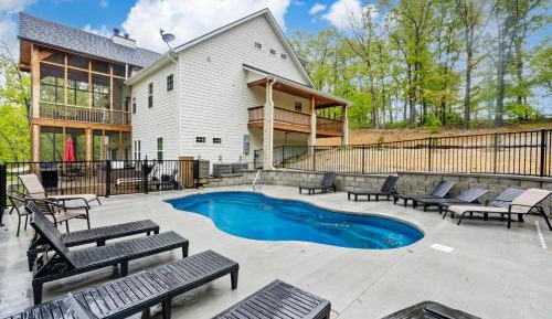 Six-Bedroom Holiday Home