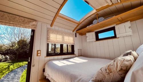 Apartment with Garden View