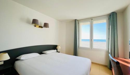 Double or Twin Room with Sea View
