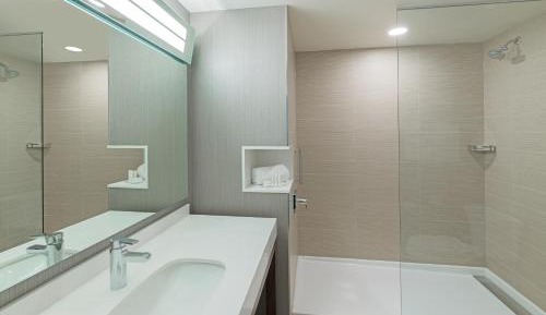 Guest Room with King Bed