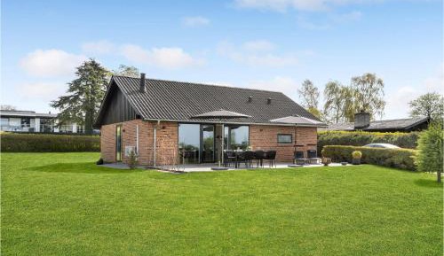 Three-Bedroom Vacation Home 