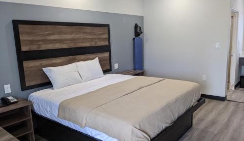 Deluxe King Room