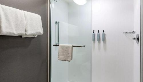 King Room with Sofa Bed and Adapted Tub - Mobility and Hearing Accessible