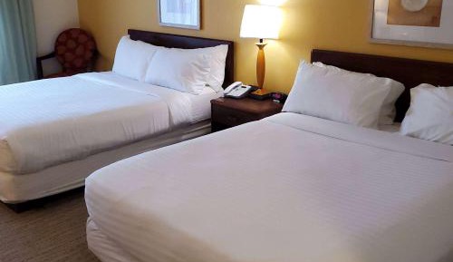 Queen Room with Two Queen Beds, Mobility/Hearing Access and Bathtub with Grab Bars, Non-Smoking