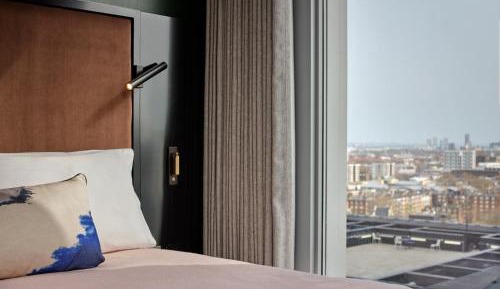 Sky High Double, Guest room, King or Queen, Skyline view