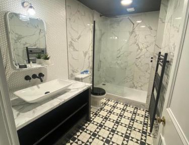 Family Room (2 Adults + 2 Children)