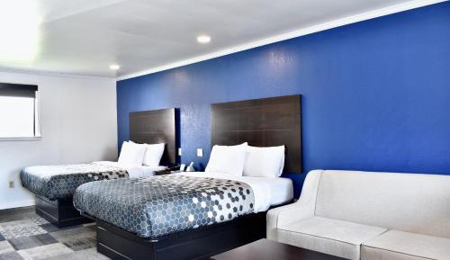 Queen Room with Two Queen Beds and Sofa Bed - Non-Smoking