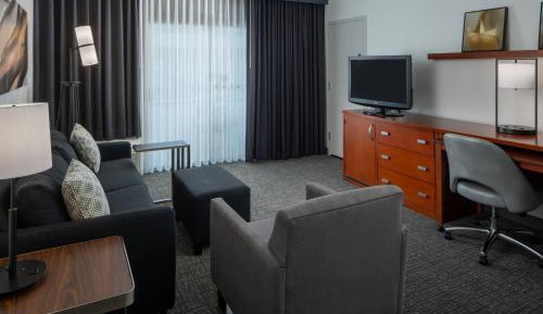 King Suite with Courtyard View