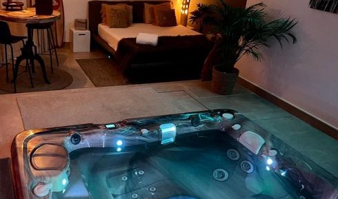 Suite with Hot Tub