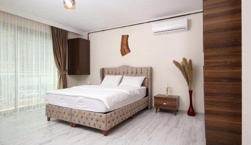 Deluxe Double Room (2 Adults + 1 Child)