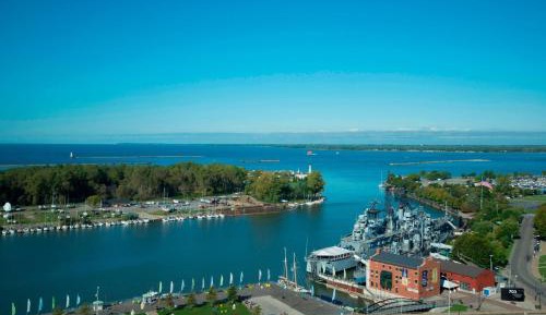 Queen Queen room with lake view