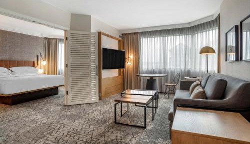 Suite, 1 King, Sofa bed