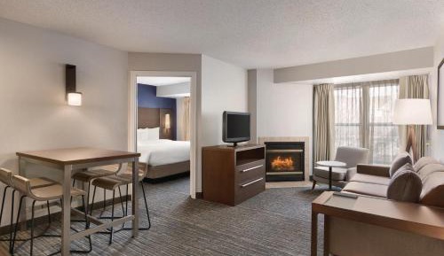 Two-Bedroom Queen Suite