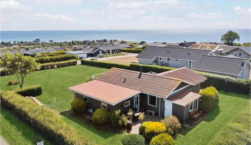 Three-Bedroom Vacation Home 