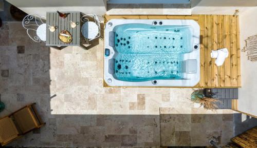 Suite with Hot Tub