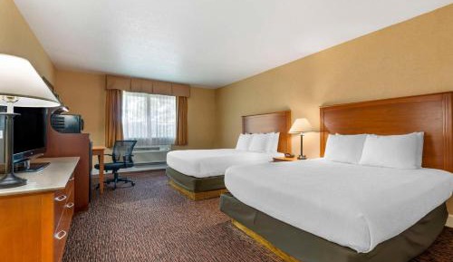 Queen Room with Two Queen Beds - Non-Smoking