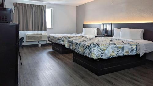 Queen Room with Two Queen Beds - Non-Smoking