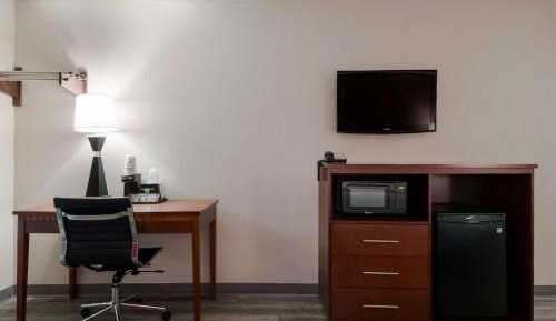 King Room with Roll-in Shower - Disability Access/Non-Smoking