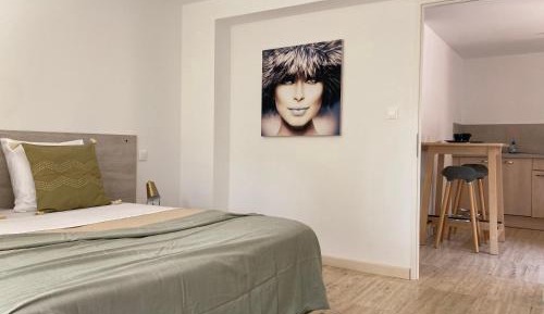 Apartment with Garden View