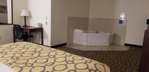 Deluxe King Suite - Non-Smoking