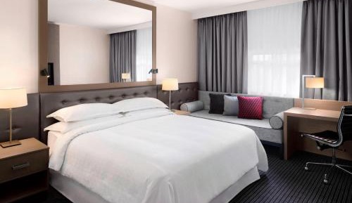 Club Room, Club Lounge Access, 1 Queen