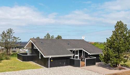 Three-Bedroom Vacation Home 