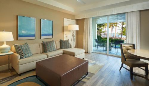 Bay Front Suite, 1 Bedroom Suite, 2 Queen, Sofa bed, Balcony