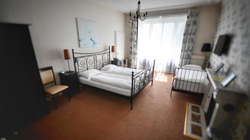 Triple Room with Lake View with conservatory
