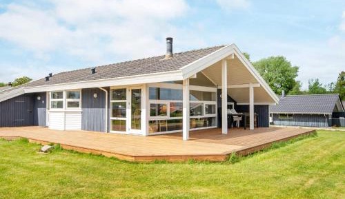 Three-Bedroom Vacation Home 