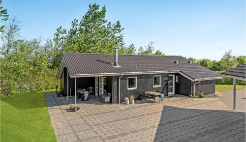 Three-Bedroom Vacation Home 