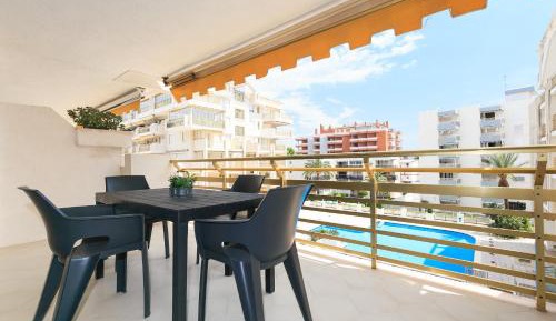 Apartment with Pool View 