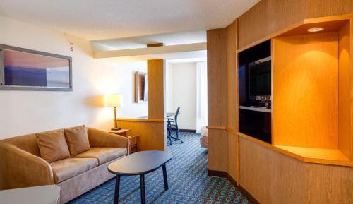 King Suite with Specialty Bathtub and Sofa Bed