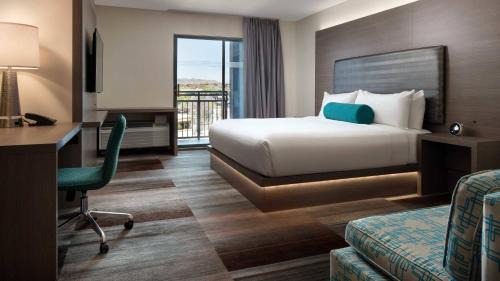 Aloft Suite, 1 Bedroom Junior Suite, 1 King, Limited view