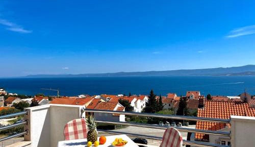 One-Bedroom Attic Apartment with Sea view 