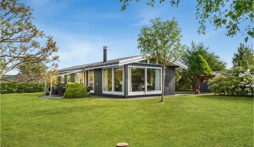 Three-Bedroom Vacation Home 