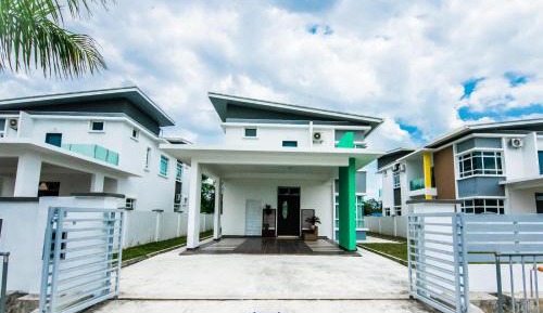 BRITISH COTTAGE HOUSE