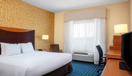King Room with Roll-In Shower - Mobility Access/Hearing Accessible