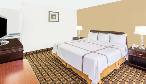Deluxe King Room - Non-Smoking