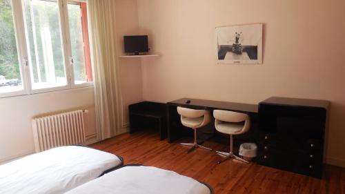 Twin Room with Shower