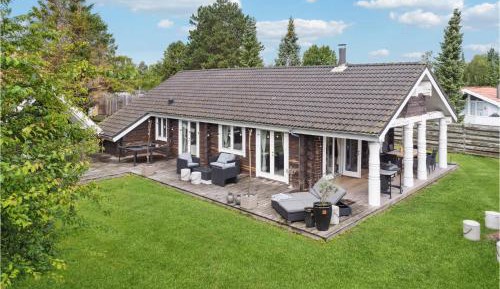 Three-Bedroom Vacation Home 