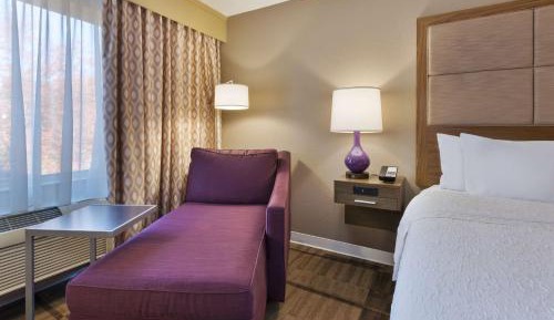 King Room with King Bed - Non-Smoking