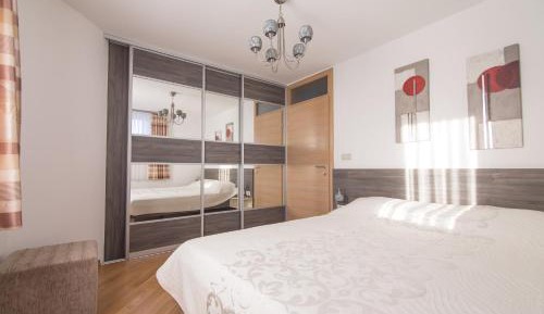 One-Bedroom Apartment with Balcony