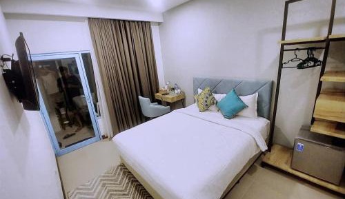 Standard Queen Room