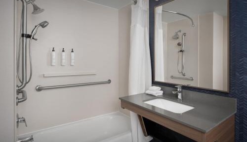 Queen Room with Two Queen Beds and Bathtub - Mobility Access/Hearing Accessible