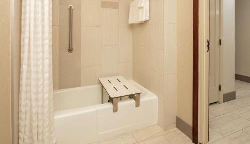 King Room with Accessible Tub - Mobility Access