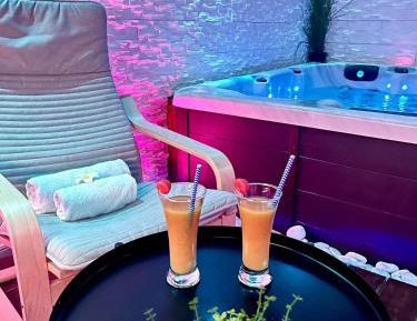 One-Bedroom Apartment with Spa Bath