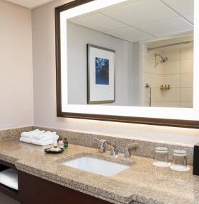 Corner King, Club lounge access, Larger Guest room, 1 King