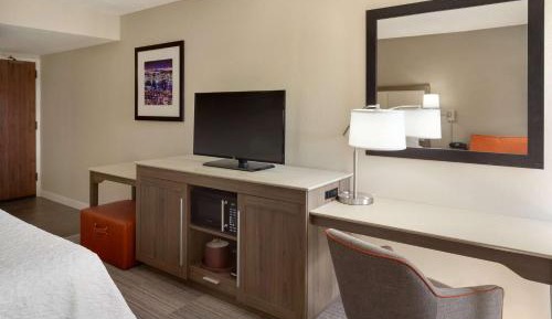 King Room with Shower - Non-Smoking