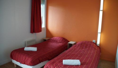 Triple Room with 3 Single Beds