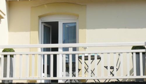 Studio with Balcony